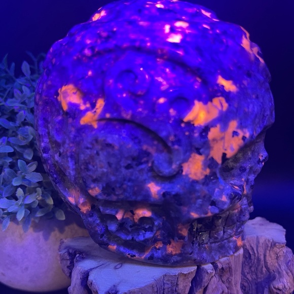 Natural Yooperlite Hand Carved Skull 849g - Picture 8 of 10